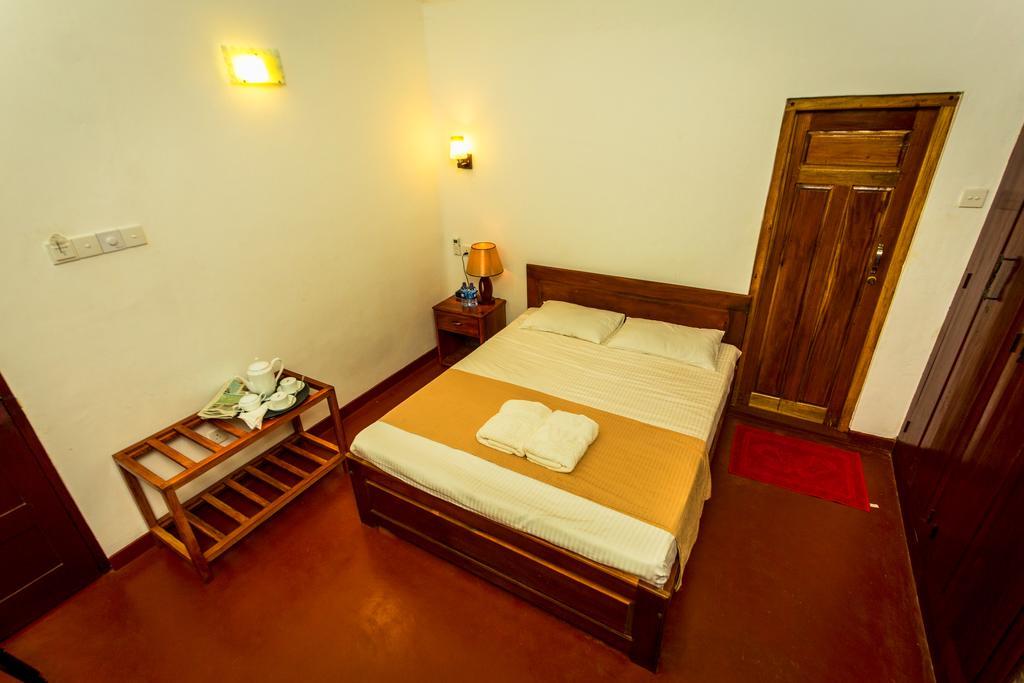 Dayanithi Guest House Jaffna Exterior foto