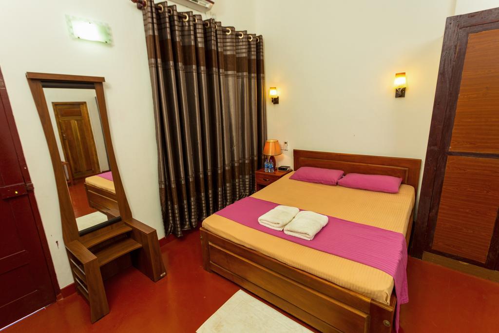 Dayanithi Guest House Jaffna Exterior foto