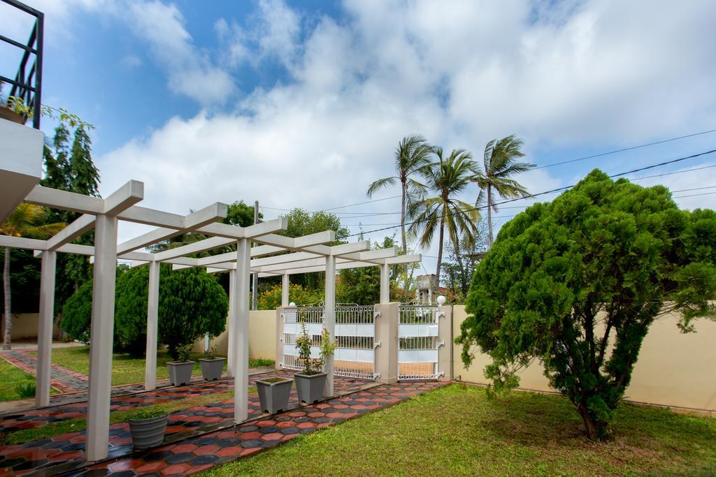 Dayanithi Guest House Jaffna Exterior foto