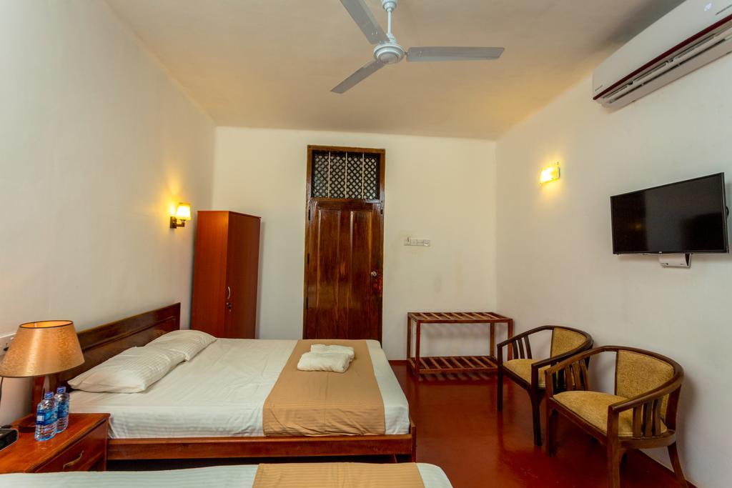 Dayanithi Guest House Jaffna Exterior foto