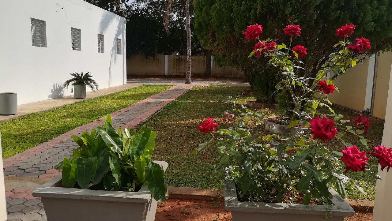 Dayanithi Guest House Jaffna Exterior foto